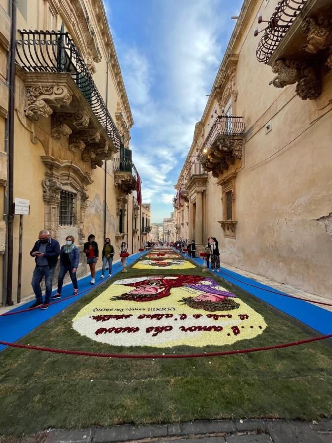 Hercules Suites Noto Buitenkant foto