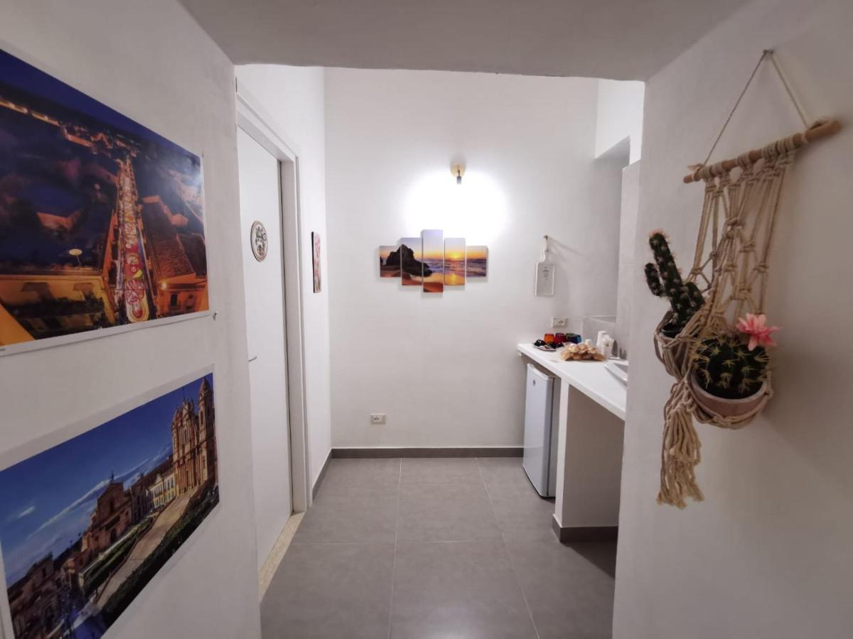 Hercules Suites Noto Buitenkant foto